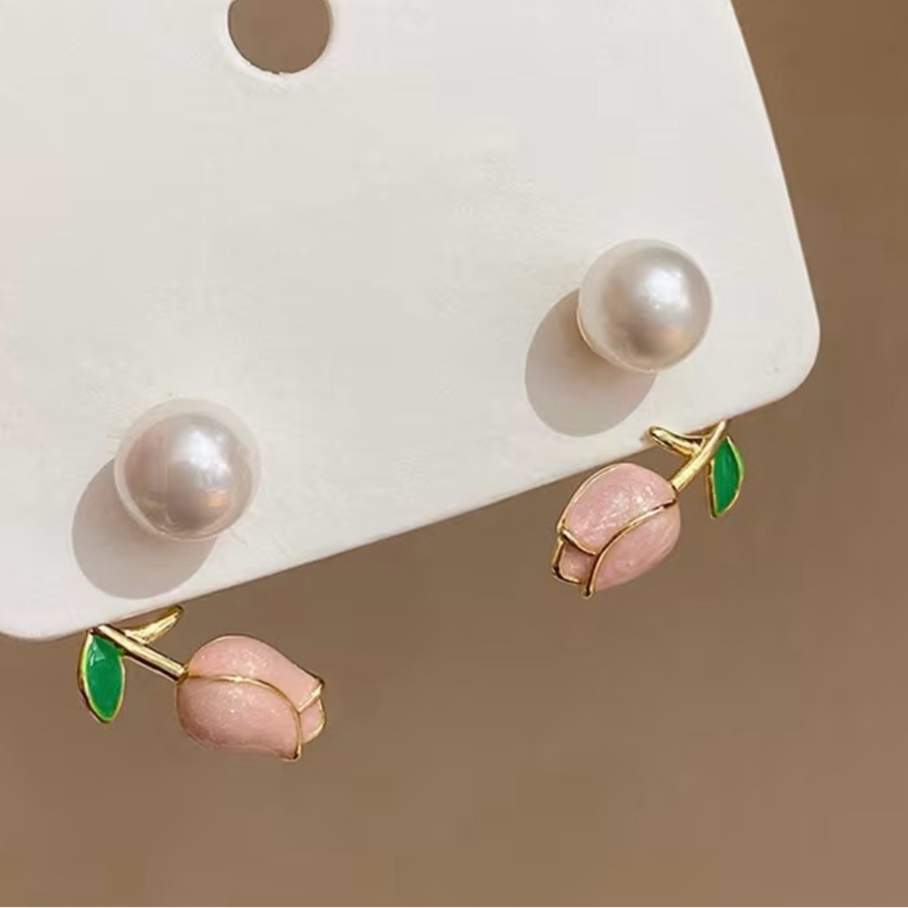 Elegant Pearl and Tulip 🌷 Earrings - Picture 2 of 3